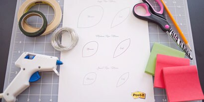 Materiale occorrente per le rose di carta a spirale
